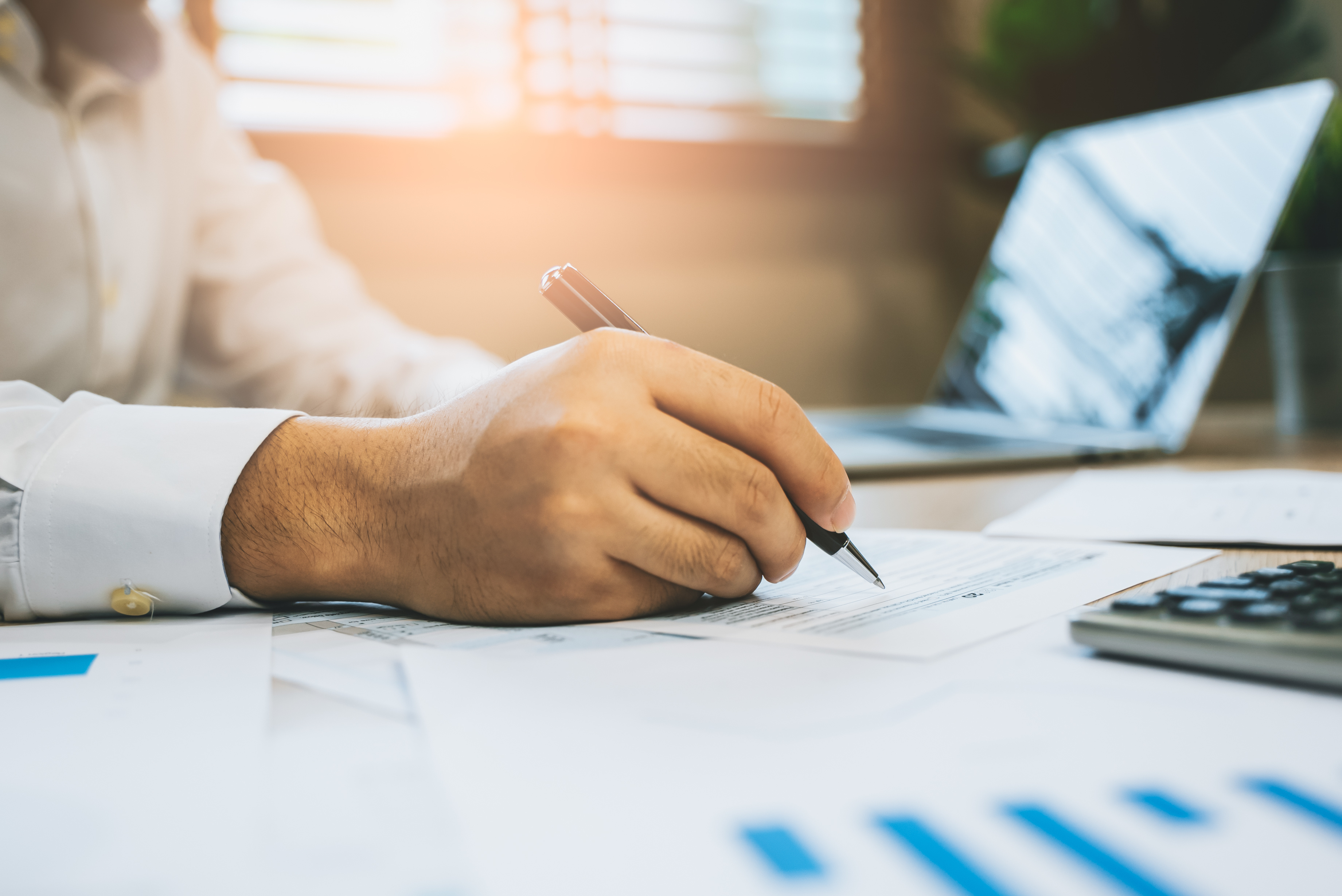 Man doet administratie